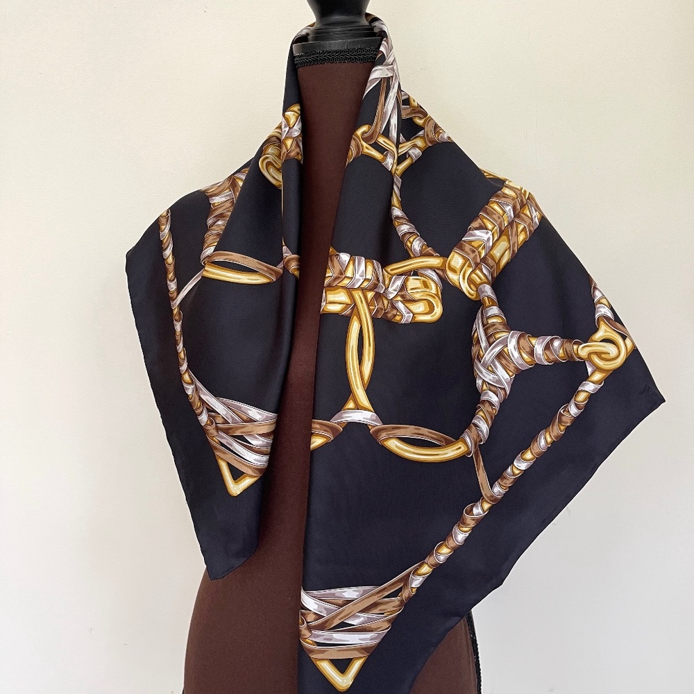 New Gucci Scarf Iconic Print Black Silk Wrap with Gucci Gift Box - Picture 8 of 16